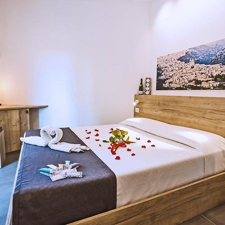 Fico - Finestra Contemporanea Hotel รากูซา ภายนอก รูปภาพ